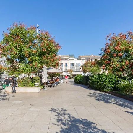Authentic Townhouse Steps From The & Market * Αντίμπ