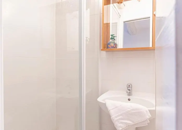 Authentic Townhouse Steps From The & Market * アンティーブ
