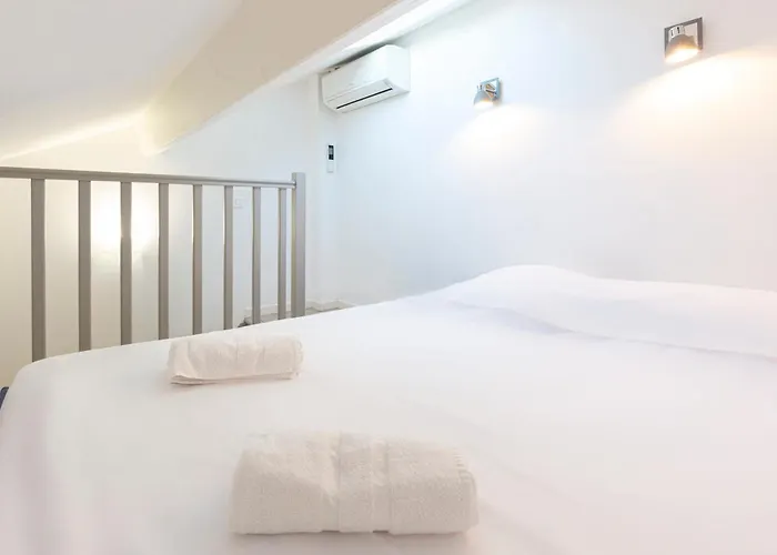別荘 Authentic Townhouse Steps From The & Market