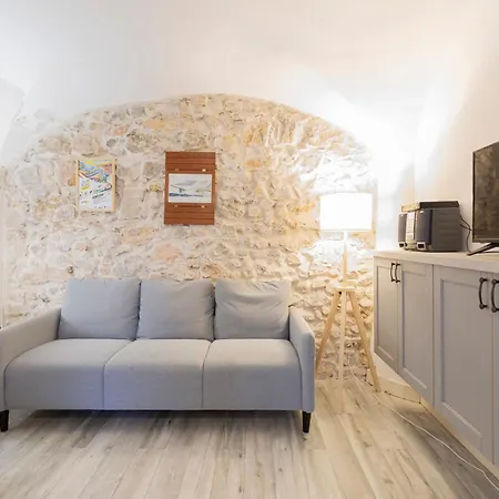 Σπίτι διακοπών Authentic Townhouse Steps From The & Market Αντίμπ