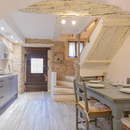 Authentic Townhouse Steps From The & Market Σπίτι διακοπών Αντίμπ