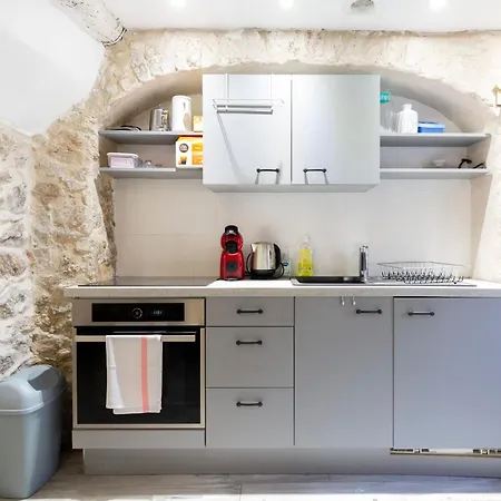 Authentic Townhouse Steps From The & Market Σπίτι διακοπών *