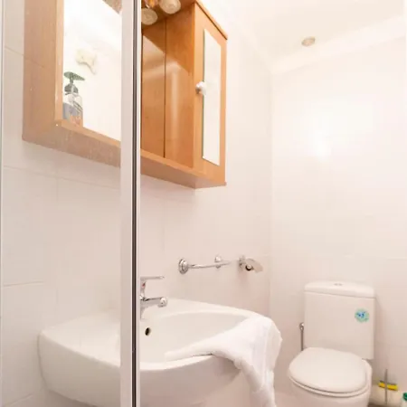Vakantiehuis Authentic Townhouse Steps From The & Market