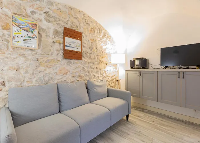 Semesterbostad Authentic Townhouse Steps From The & Market