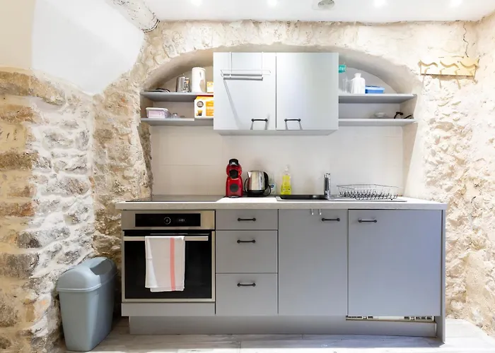 Authentic Townhouse Steps From The & Market Σπίτι διακοπών *