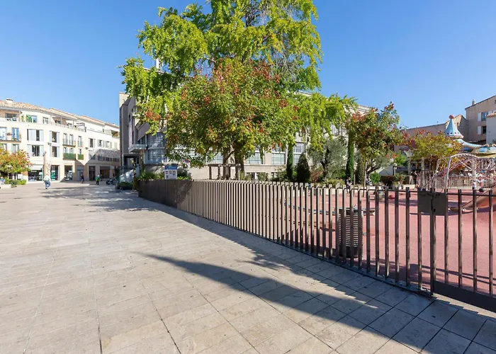Σπίτι διακοπών Authentic Townhouse Steps From The & Market Αντίμπ